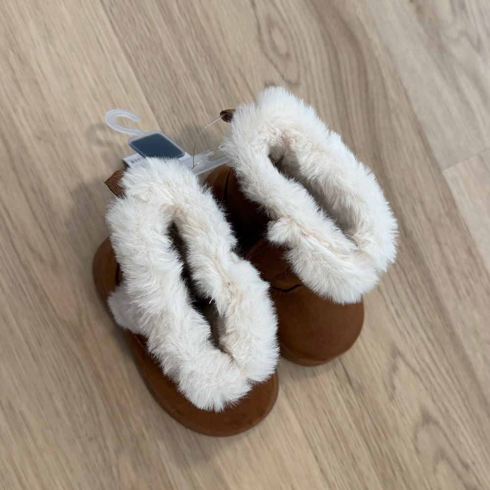 OshKosh B'gosh Brown and White Kids Boots - Picture 3 of 4